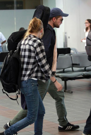 robert-kristen-public-love (3).jpg