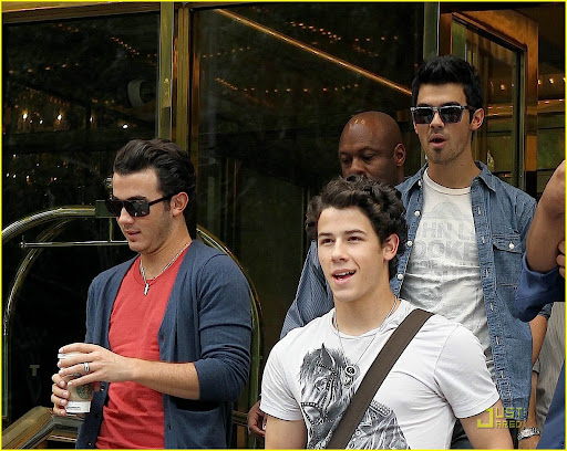 August 18, 2010: Kevin Jonas, Nick Jonas and Joe Jonas of the Jonas Brothers greet their fans who are waiting outside of their hotel in New York City. Credit: INFphoto.com Ref: infusny-131/155|sp|