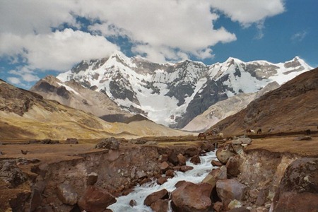 [800px-Trekking_Ausangate_Circuit_-_Kampeerplaats_Japata[2].jpg]