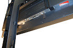 Die Anschlüsse auf der Rückseite des IQ-Automation Flatman Panel PC auf Metallständer Die Anschlüsse auf der Rückseite des IQ-Automation Flatman Panel PC auf Metallständer