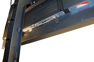 Die Anschlüsse auf der Rückseite des IQ-Automation Flatman Panel PC