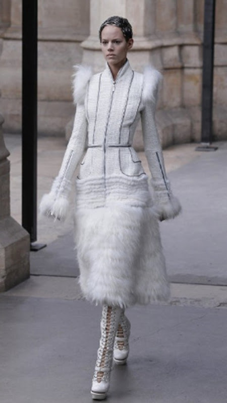 McQueen FallWinter 2011 Sarah Burton Turns Out Royal Wedding-Worthy Collection (PHOTOS) - Mozilla Firefox 4182011 123623 PM.bmp McQueen FallWinter 2011 Sarah Burton Turns Out Royal Wedding-Worthy Collection (PHOTOS) - Mozilla Firefox 4182011 123623 PM.bmp