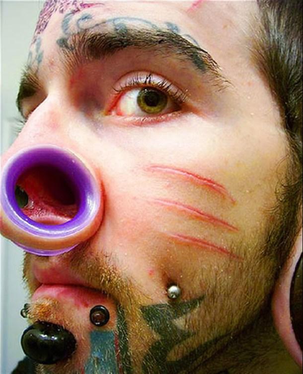 Increible piercing en la nariz Increible piercing en la nariz