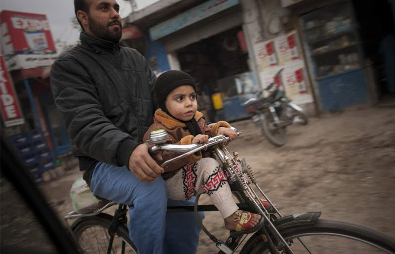 View Larger Image. Current:800x513 Available:990x636 Scenes from Pakistan