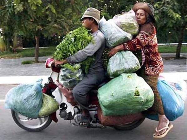 Amazing Funny Pictures from Asia: People on the Go!!!