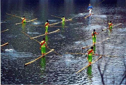 New Sport, Single Bamboo Cane Water Race: Cool Chinese Sport!