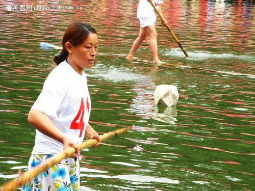 New Sport, Single Bamboo Cane Water Race: Cool Chinese Sport!