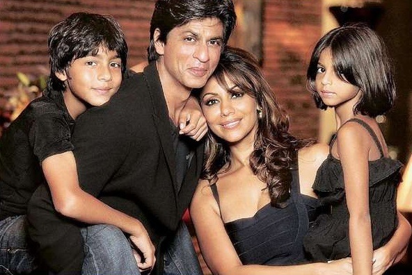 [Shahrukh khan with his family at his home Mannat[7].jpg]