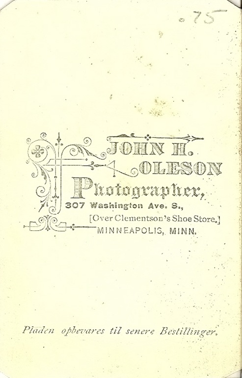 [Oleson Photographer Mpls Two[5].jpg]