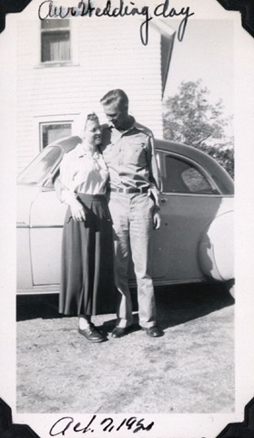 [Mom and Dads Wedding Day 1950[4].jpg]