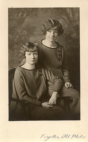 minda and jena Hjellum