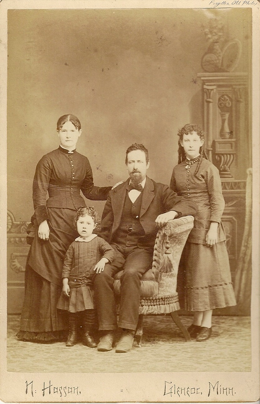 [Josiah Reese Family 1886[14].jpg]