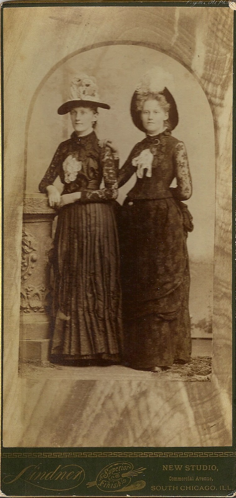 [Extra Two ladies with hats[18].jpg]