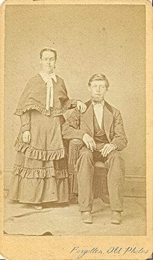 Pioneer Couple DL AntiquesCdV Pioneer Couple DL AntiquesCdV
