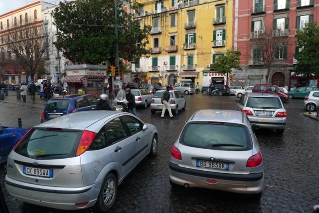 [Verkehr in Napoli[2].jpg]