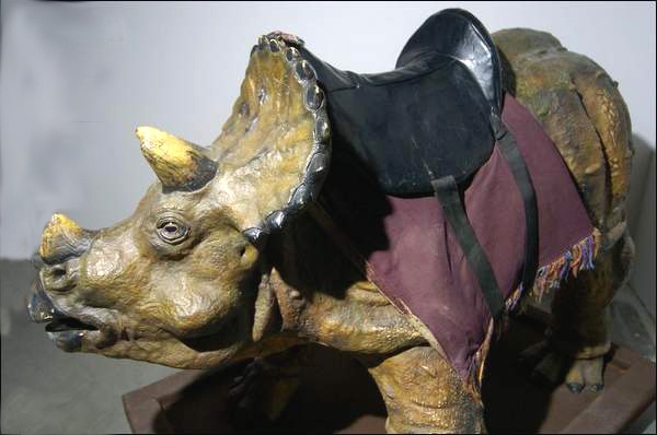 [1218036245-Dinosaur with saddle[5].jpg]
