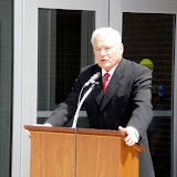 David Roe speaks in front of the newly named 'Roe Center'