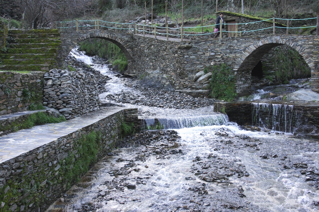 [piódão - ribeira do Piódão 7[6].jpg]