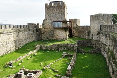 [Pombal - Castelo de Pombal - torre de menagem 1[4].jpg]