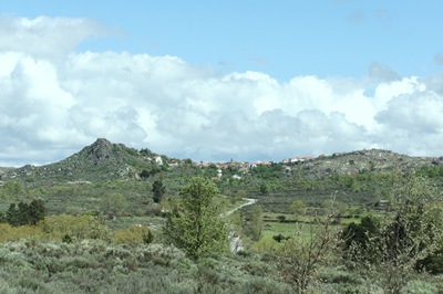 [Glória Ishizaka - Vila do Touro - caminho[6].jpg]