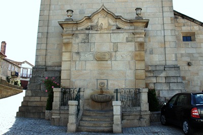 [Mêda - Glória Ishizaka - Chafariz da praça da igreja[4].jpg]