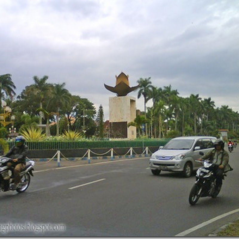 Malang Lotus Monument in front of Brawijaya Museum