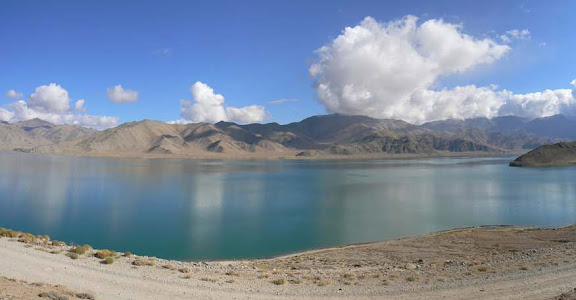 Lac Yashil Kul, près de Bulunkul (3730 m), Northern Alichur Range, district de Murghab (Pamir). Photo : Robert Middleton