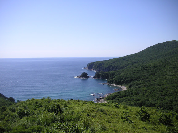 Rhopalocères de l'Oussouri (Primorye) - Extrémité sud de la péninsule de Gamova : vue vers le sud, 29 juillet 2010. Photo : J. MIchel