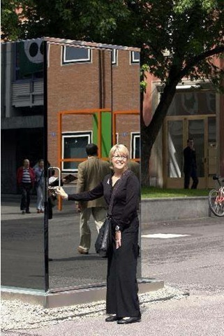 [publictolietoutside[4].jpg]