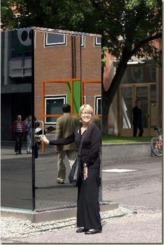 publictolietoutside