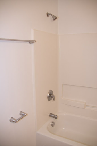 Bathtub/shower