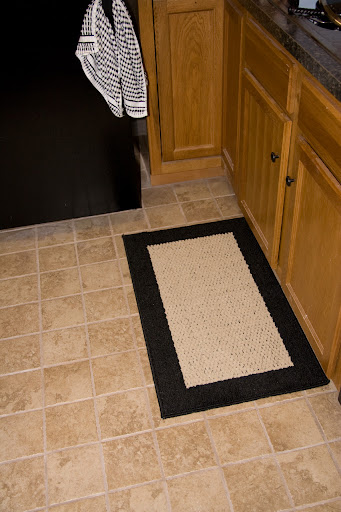 Another throw rug for in front of the sink.