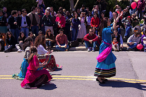 Beginning of the Persian dance performance