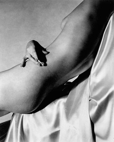 Lisa on Silk Hand on Torso, 1940.jpg