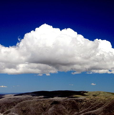 [Clouds over Mount Bogong - square[4].jpg]
