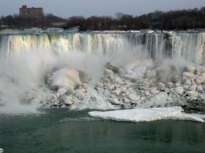 [10012403niagara[3].jpg]