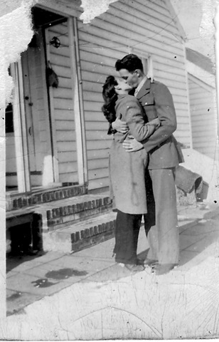 [MD kissing[5].jpg]