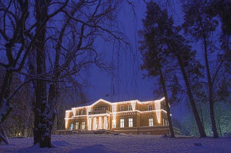 Castelul Săvârşin e pregătit de sărbători. Vezi cum a fost decorat pentru a-şi primi regele! Castelul Săvârşin e pregătit de sărbători. Vezi cum a fost decorat pentru a-şi primi regele!