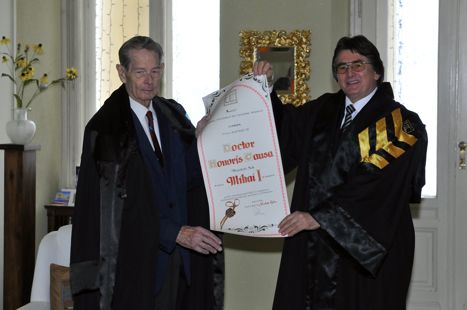 Regele Mihai a primit titlul de Doctor Honoris Causa al Universităţii Politehnica din Timişoara, la Săvârşin Regele Mihai a primit titlul de Doctor Honoris Causa al Universităţii Politehnica din Timişoara, la Săvârşin