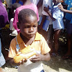 giving hotdogs in Munoz Batey (76).jpg