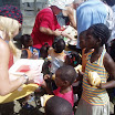 giving hotdogs in Munoz Batey (65).jpg