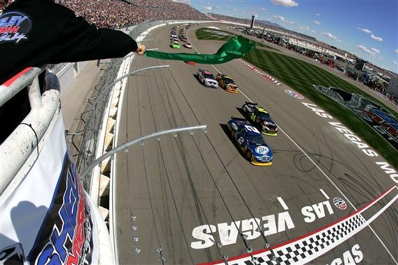 [2010 Las Vegas NSCS green flag kurt leads[6].jpg]