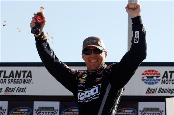 [2010 Atlanta1 NCWTS Kevin Harvick Victory Lane[4].jpg]