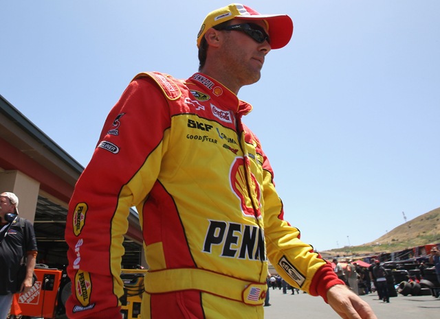 [2010 Infineon Kevin Harvick walks in garage[3].jpg]