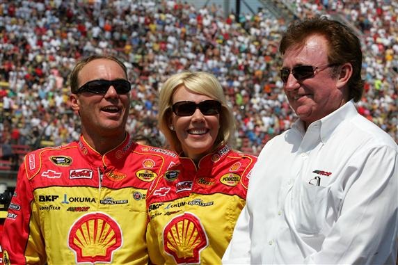 [2010 Michigan2 Aug NSCS pit road Harvicks Childress[3].jpg]