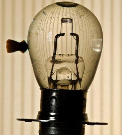 [fotos alta velocidade desbaratinando tiros balas  lampada1[3].jpg]