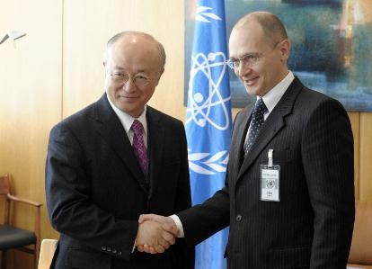 [russia-signs-agreement-on-worlds-first-nuclear-fuel-bank-2010-03-30_l[4].jpg]