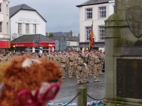 http://lh6.ggpht.com/_7ODftPSZPsY/S6pYG-scFZI/AAAAAAAAAiM/fAcVCYOYJnA/regiment1.jpg