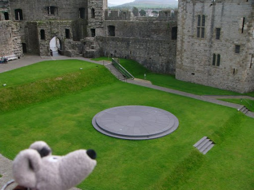 http://lh6.ggpht.com/_7ODftPSZPsY/TJZr2TUW40I/AAAAAAAACOU/RoIZIXntuSY/charliecastle1.jpg
