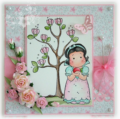 [magnolia-snow-white-tilda[2].jpg]